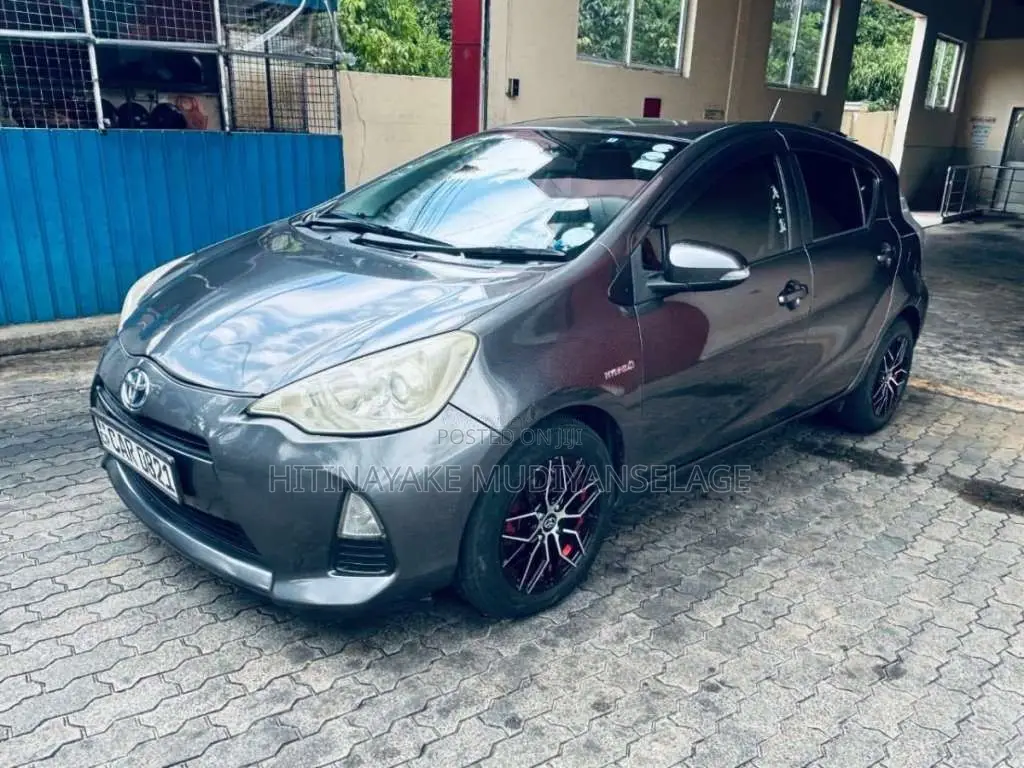 Toyota Aqua 2013 Car (Used)