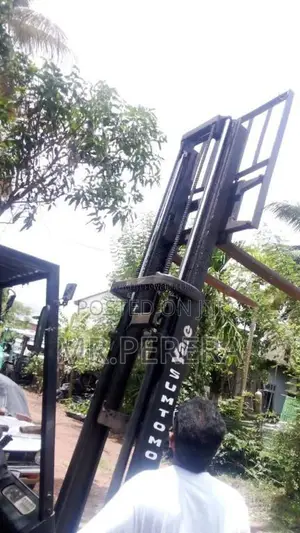 Toyota Fork Lift 2000 Heavy-Duty (Used)