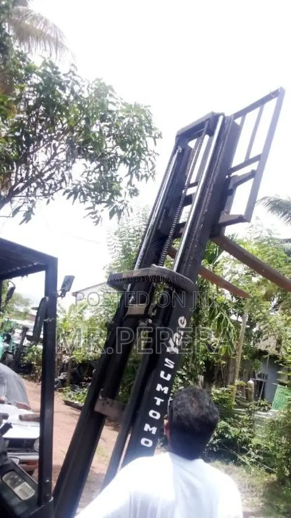 Toyota Fork Lift 2000 Heavy-Duty (Used)