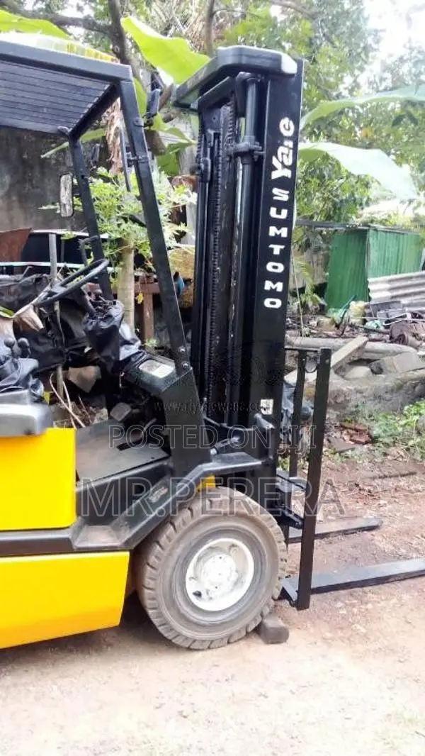 Toyota Fork Lift 2000 Heavy-Duty (Used)