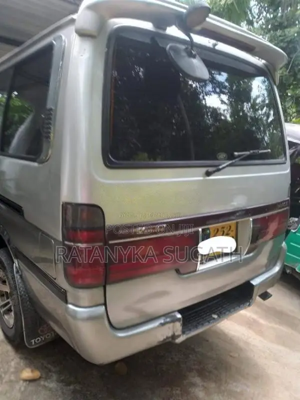 Toyota Dolphin 113 1993 Van (Used)