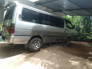 Toyota Dolphin 113 1993 Van (Used)