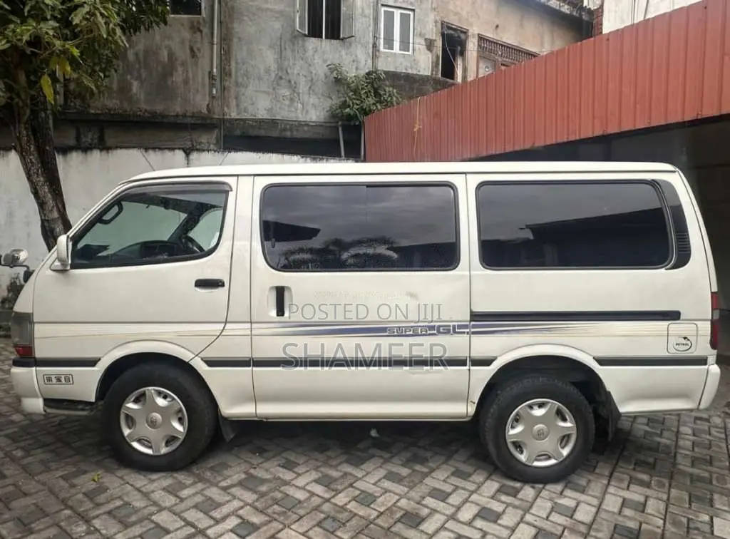 Toyota DOlPHIN HIACE RZH 102 2003 Van (Used)