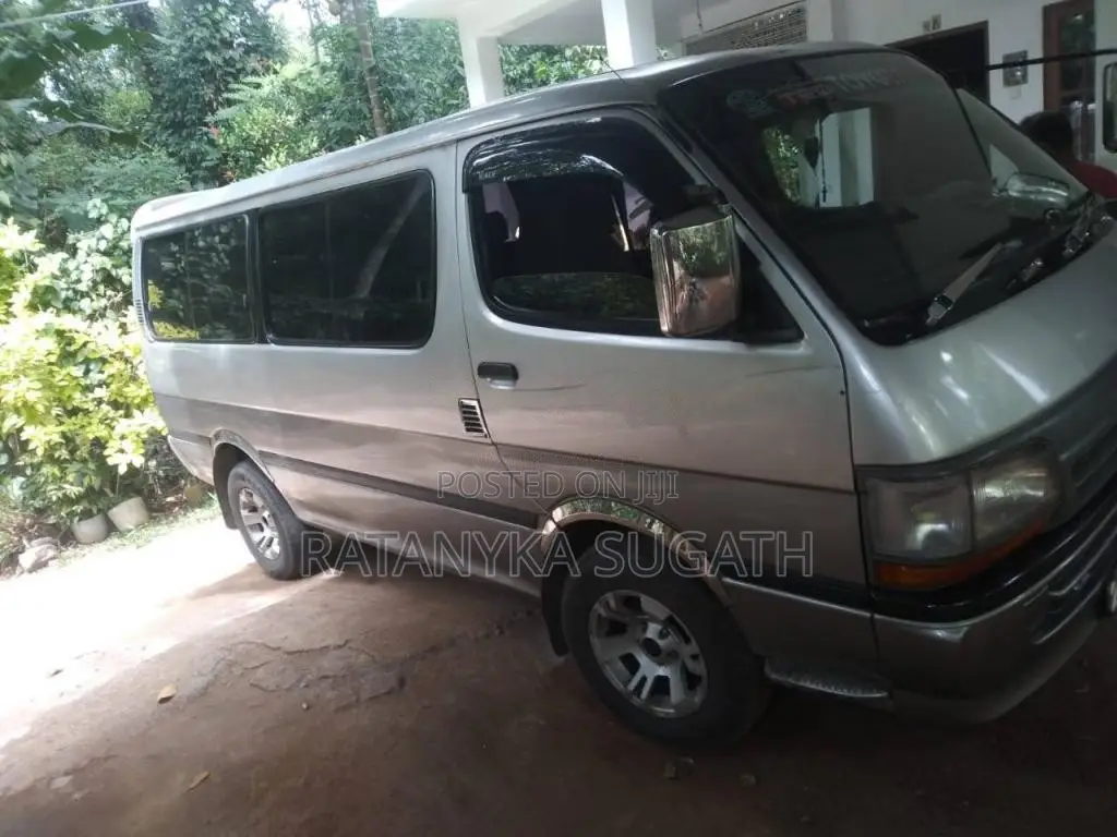 Toyota Dolphin 113 1993 Van (Used)