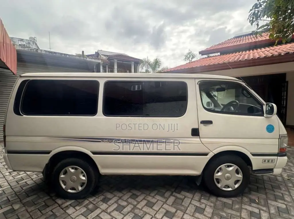 Toyota DOlPHIN HIACE RZH 102 2003 Van (Used)