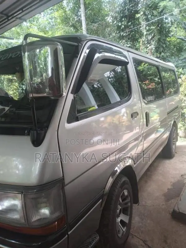 Toyota Dolphin 113 1993 Van (Used)