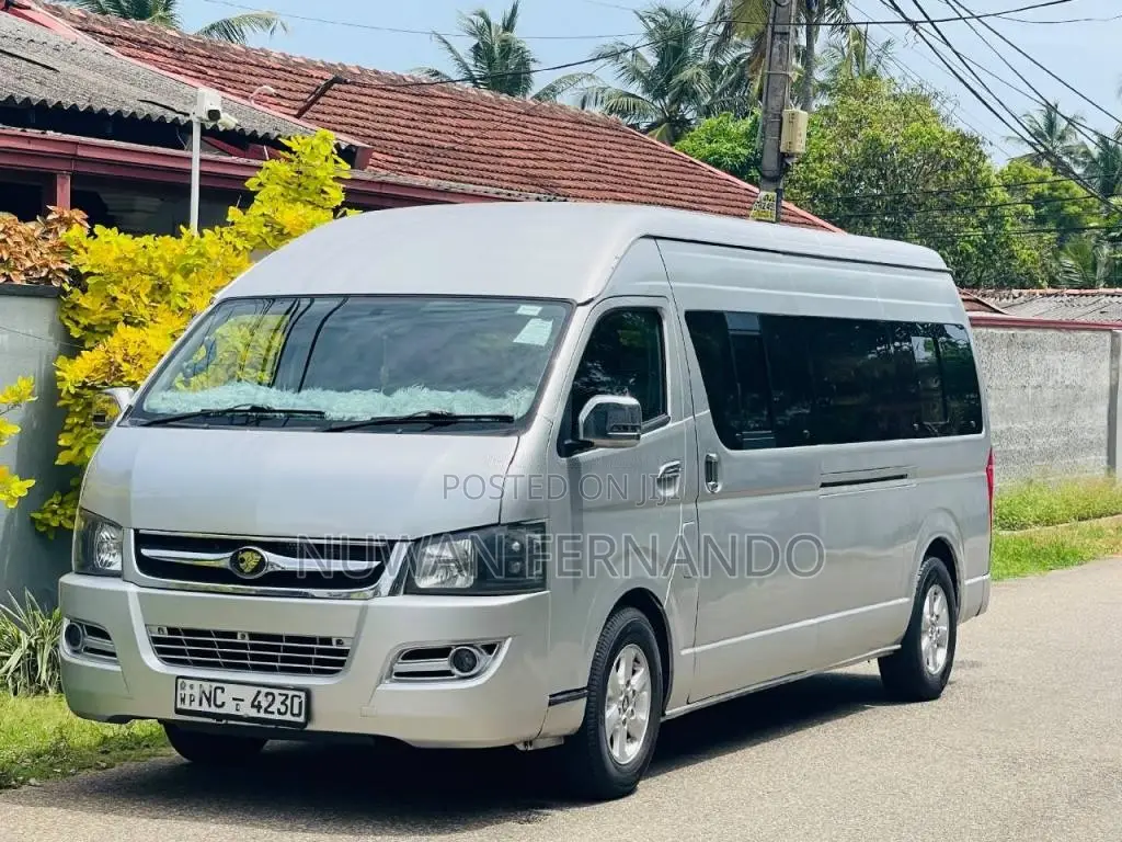 Micro Tour Joylong 2015 Van (Used)