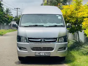 Micro Tour Joylong 2015 Van (Used)