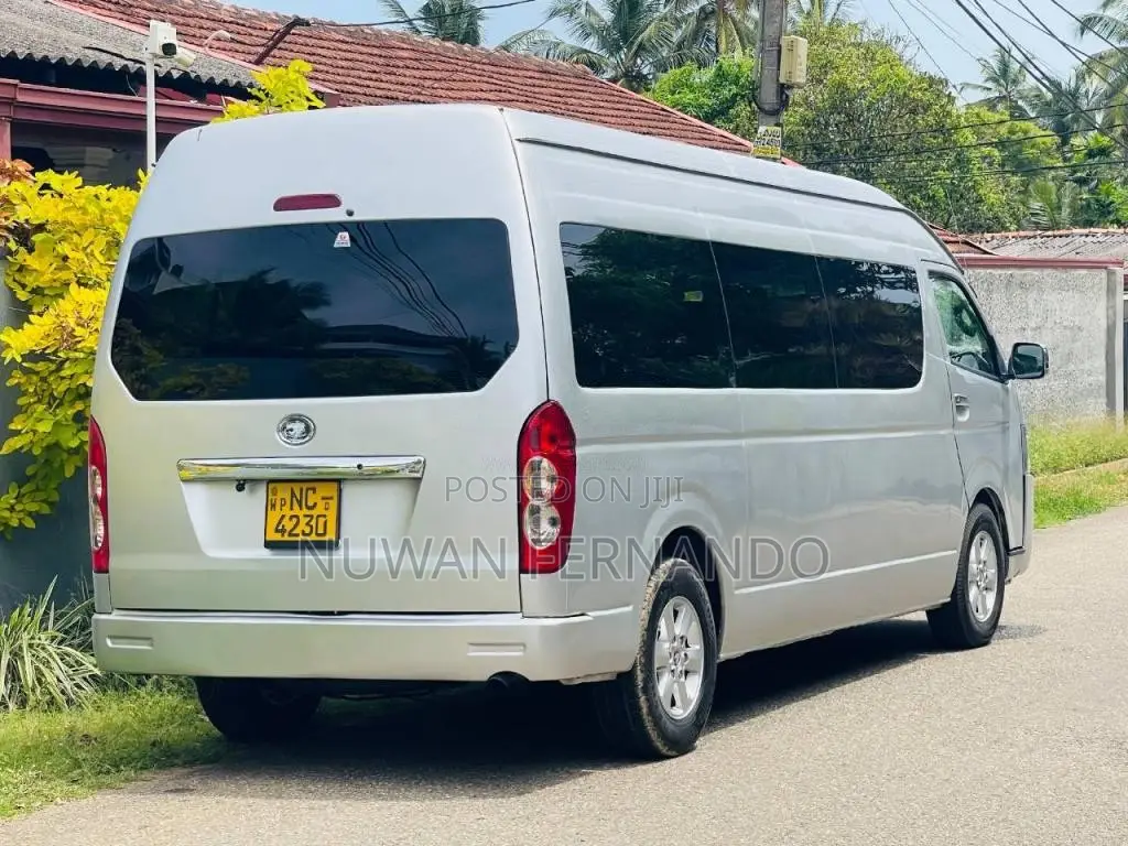 Micro Tour Joylong 2015 Van (Used)