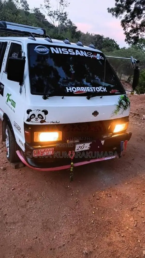 Nissan Nissan 1988 Van (Used)