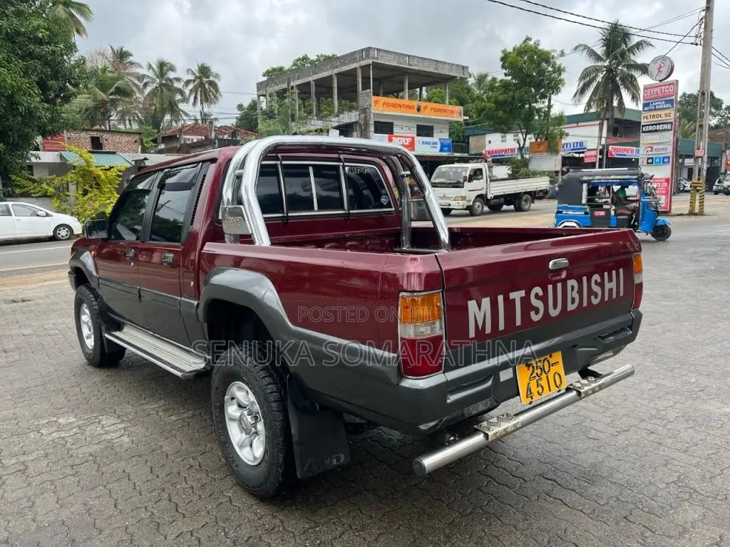 Mitsubishi Strada 1992 Pickup (Used)