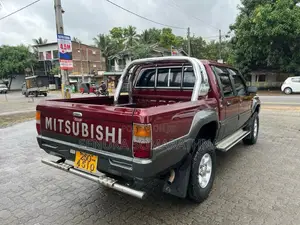 Mitsubishi Strada 1992 Pickup (Used)