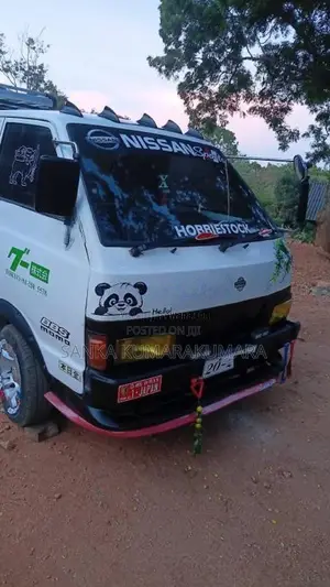 Nissan Nissan 1988 Van (Used)