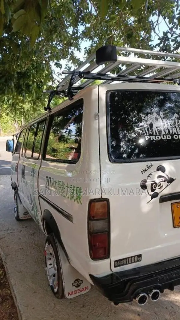 Nissan Nissan 1988 Van (Used)