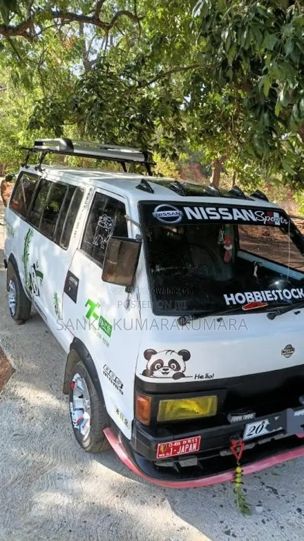 Nissan Nissan 1988 Van (Used)