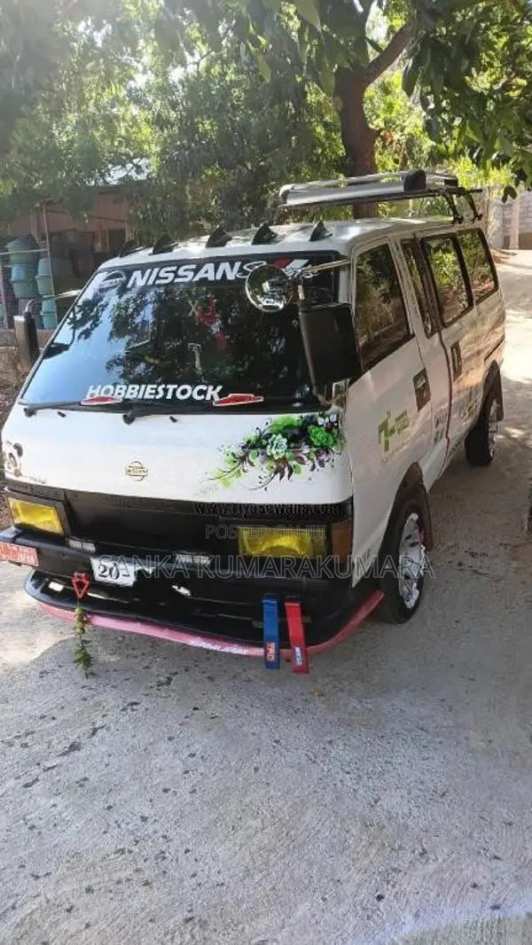 Nissan Nissan 1988 Van (Used)
