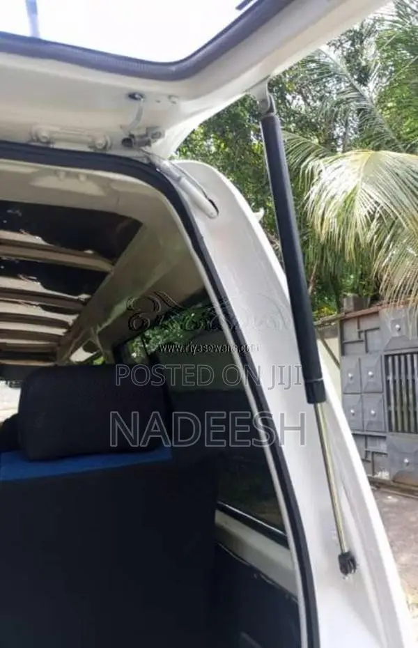 Nissan Caravan 1992 Van (Used)