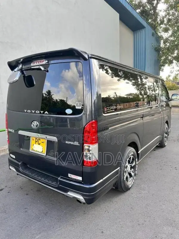 Toyota KDH Super GL 2006 Van (Used)