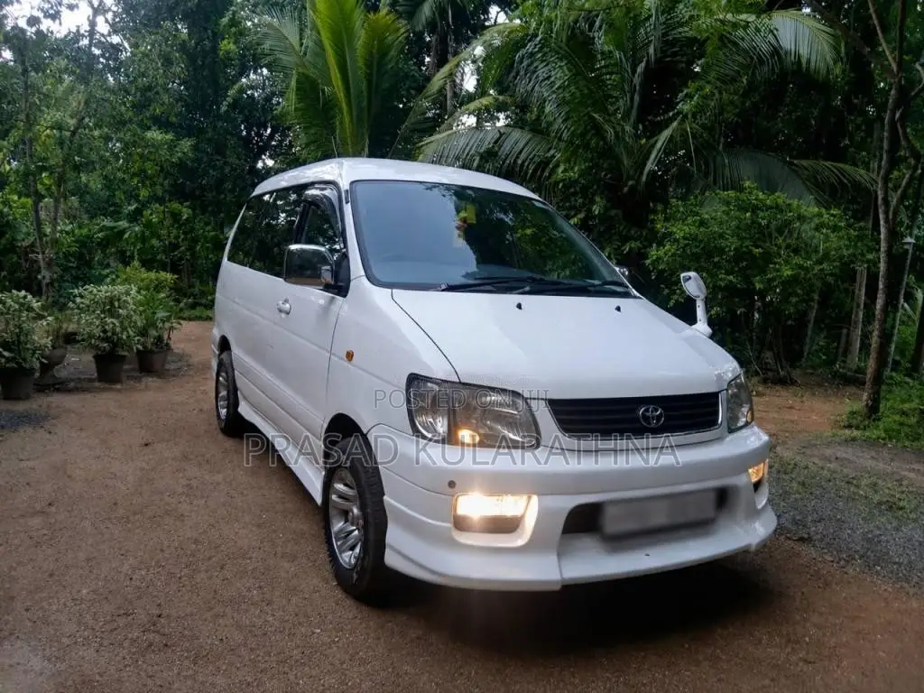 Toyota Noah 2005 Van (Used)