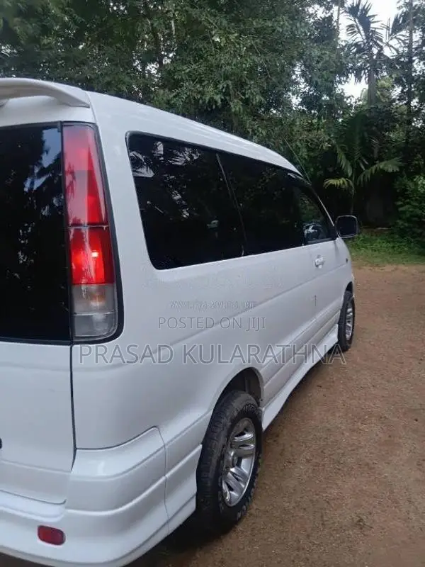 Toyota Noah 2005 Van (Used)
