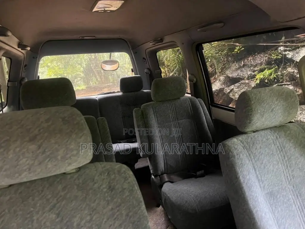 Toyota Noah 2005 Van (Used)