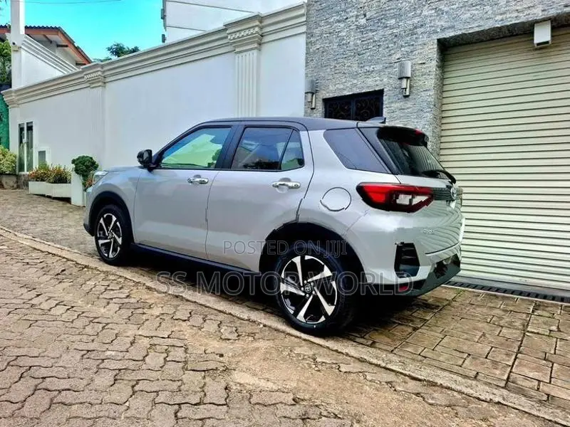 Toyota Raize Z APPLE CAR 4WAY BSM 2025