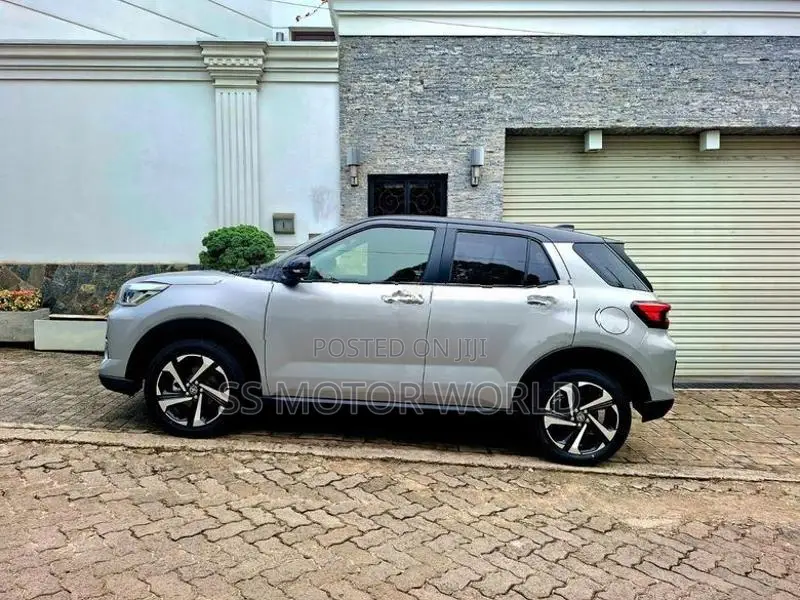 Toyota Raize Z APPLE CAR 4WAY BSM 2025