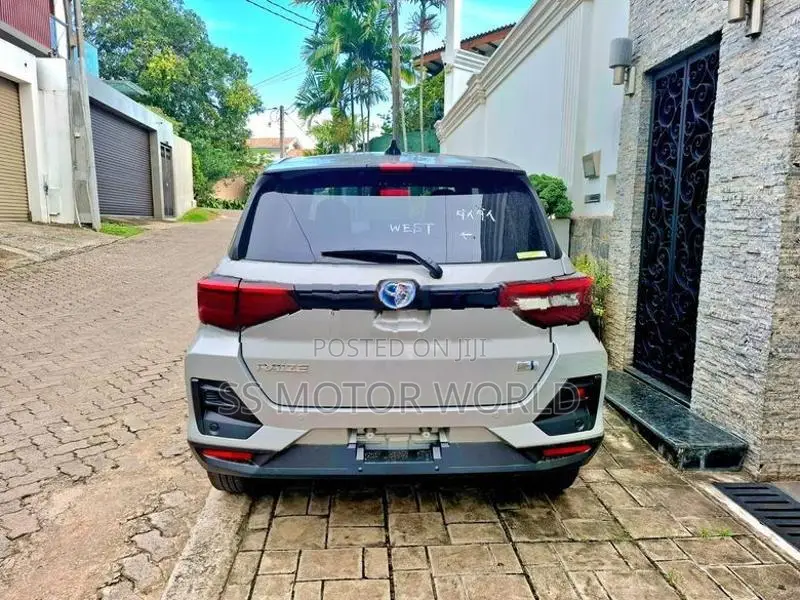 Toyota Raize Z APPLE CAR 4WAY BSM 2025