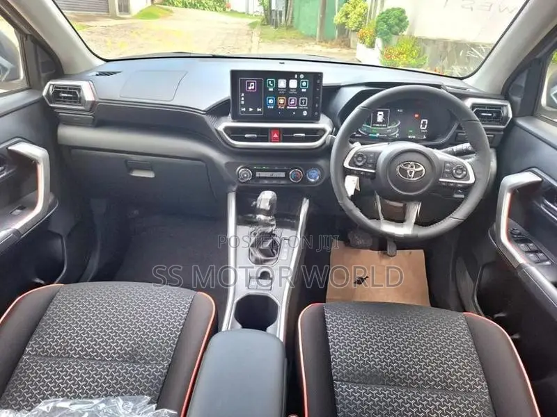 Toyota Raize Z APPLE CAR 4WAY BSM 2025