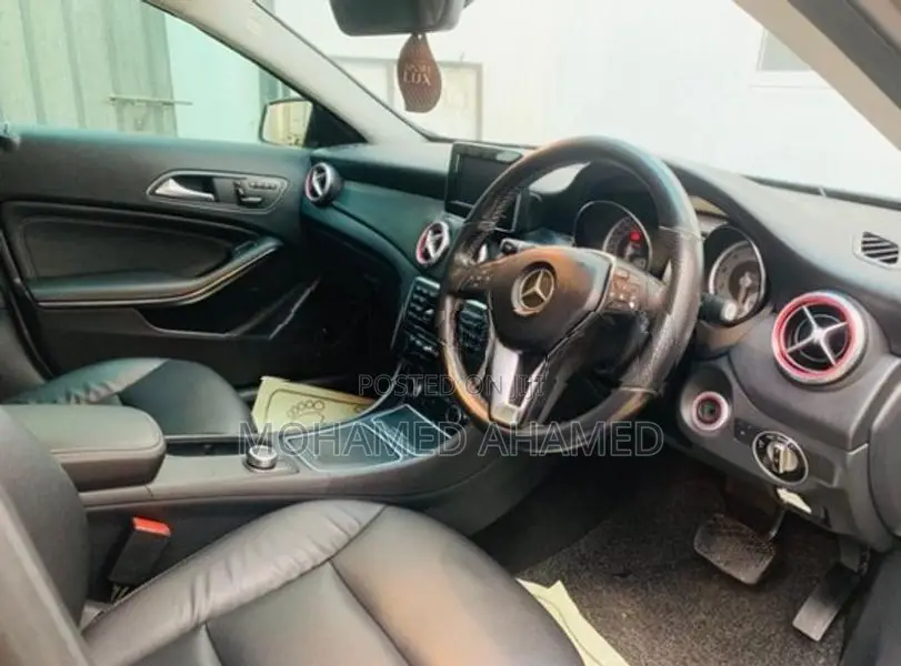Mercedes Benz GLA 200 Sunroof 2015