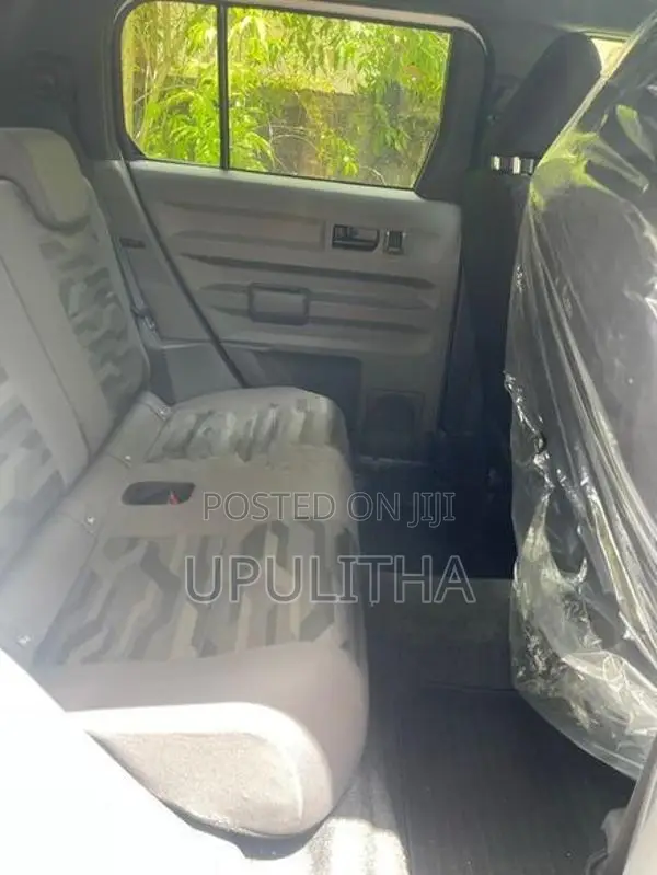 Daihatsu Taft Dark Chrome Venture 2025