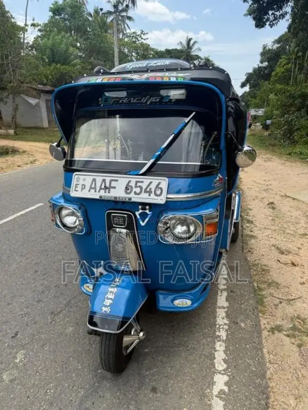 Bajaj RE 205 2013 Three Wheel (Used)