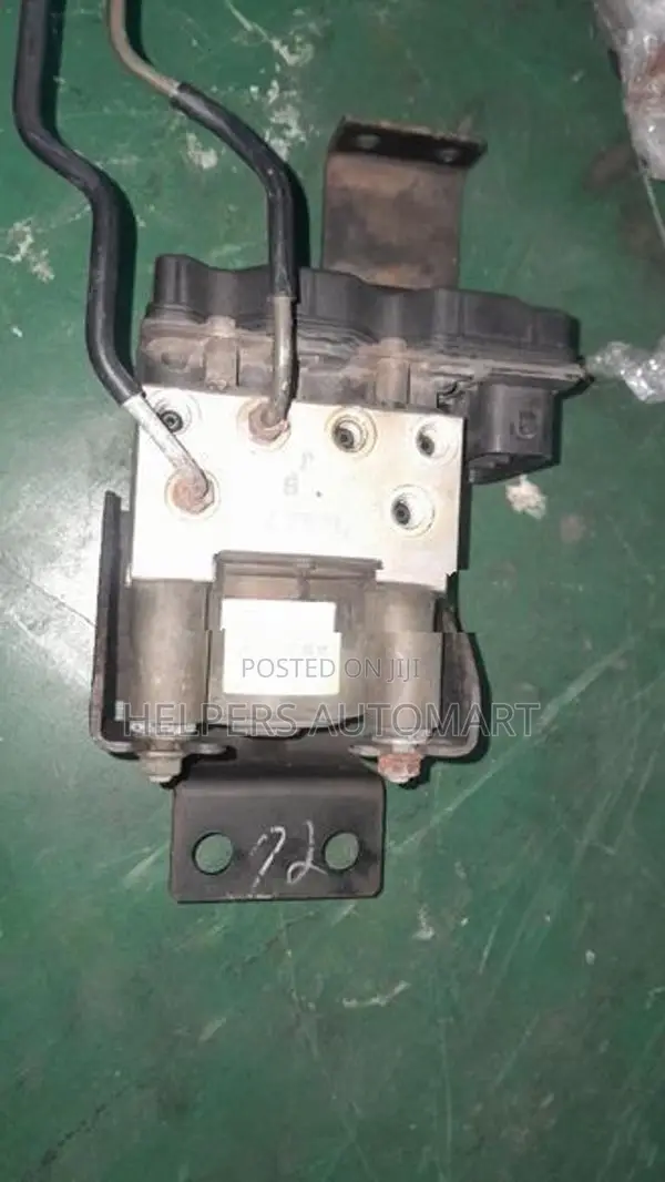 Isuzu NPR81L ABS