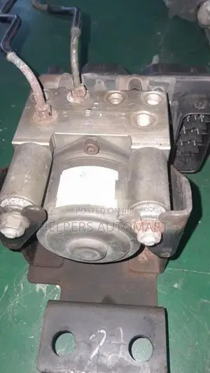 Isuzu NPR81L ABS