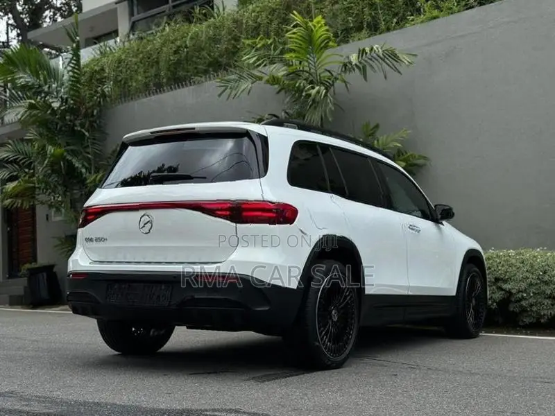 Mercedes Benz EQB 250 Plus 2024