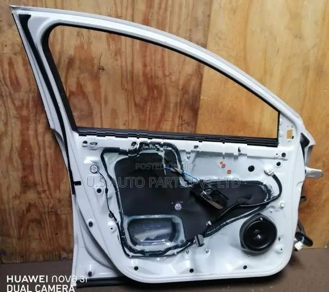 Honda Vezel RU3 Front Door Left Side