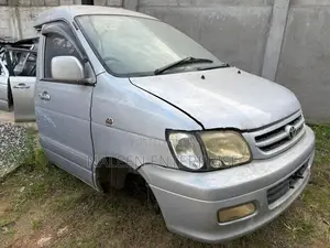 Toyota Townace CR42 Noah Front Half Cut