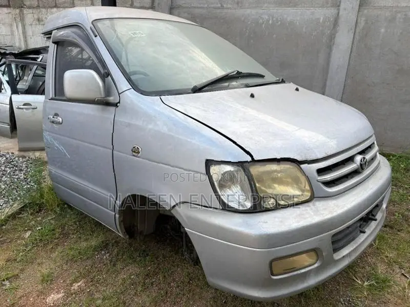 Toyota Townace CR42 Noah Front Half Cut
