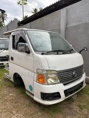 Nissan Caravan E25 Crystal Half Cut