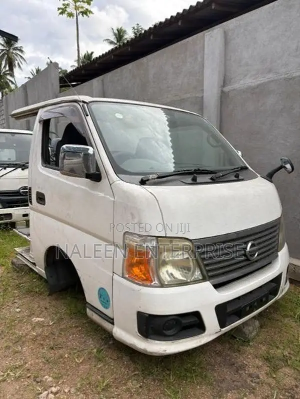Nissan Caravan E25 Crystal Half Cut