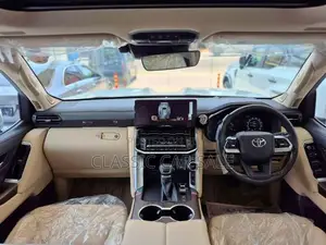 Toyota Land Cruiser ZX 2025