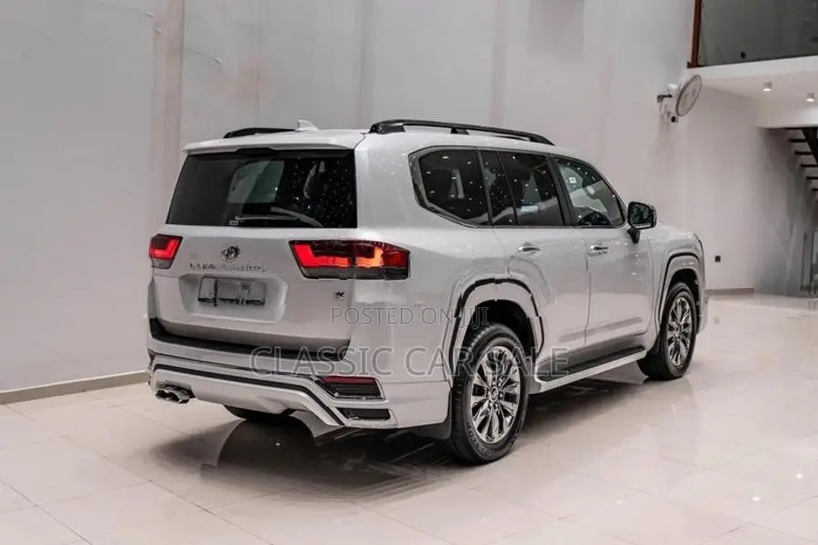 Toyota Land Cruiser ZX 2025