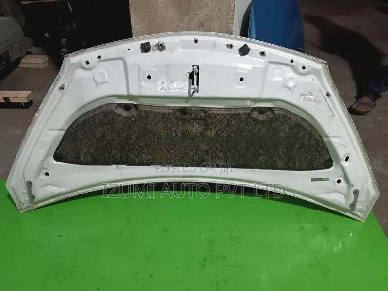 Toyota Ractics 120 Bonnet