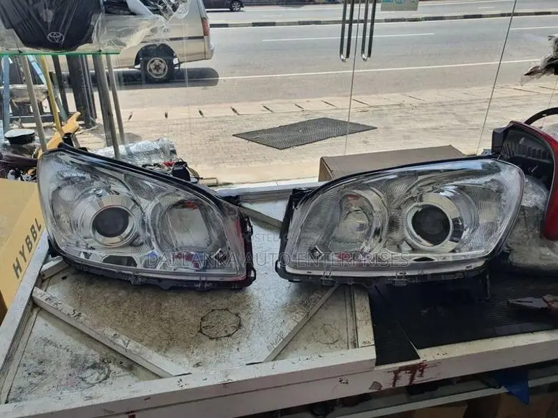 Toyota Rav 4 Headlight Set