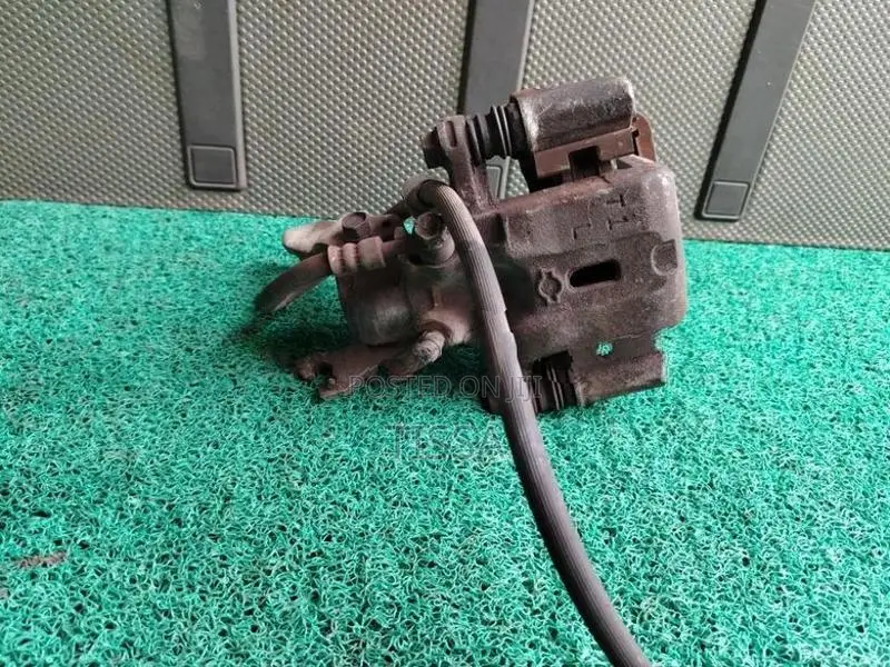 Nissan Cefiro A33 Rear Brake Caliper