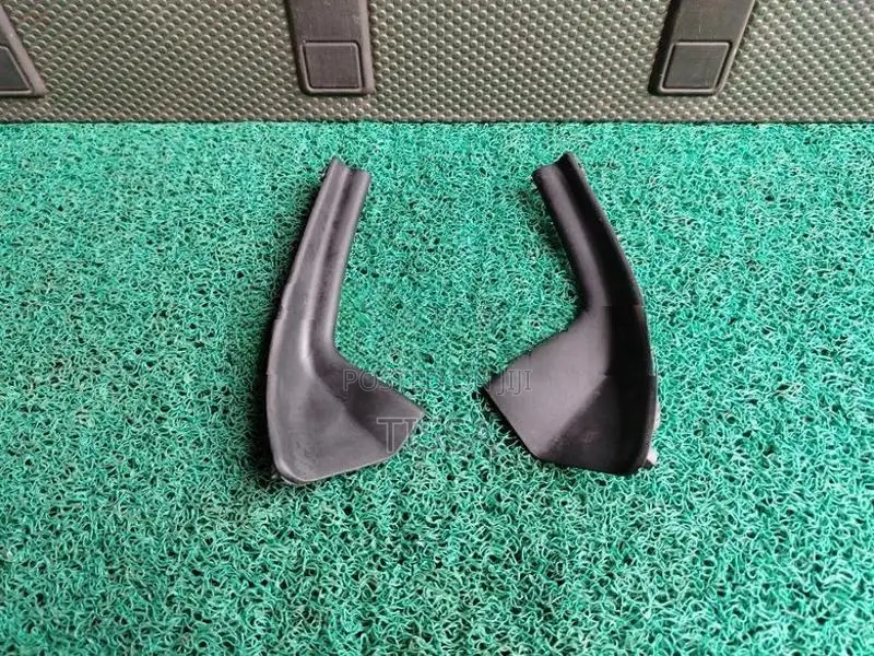 Nissan Tiida Front Wiper Side Trim Cover