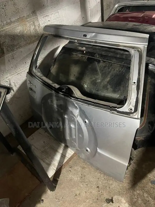 Toyota Rush Dickey Panel