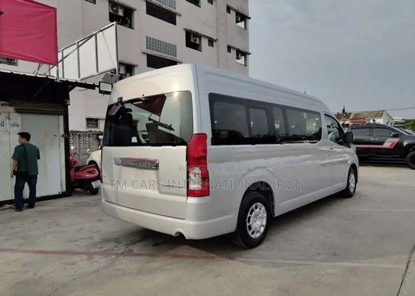 Toyota Commuter VAN15 Seat 2026
