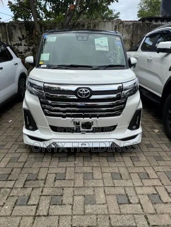 Toyota Roomy Custom GT 2025