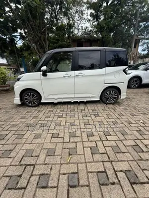 Toyota Roomy Custom GT 2025